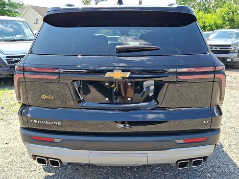 Used 2024 Chevrolet Traverse LT FWD image 7