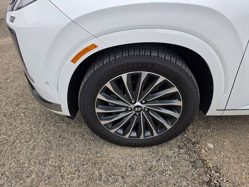 Used 2023 Hyundai Palisade Calligraphy image 3