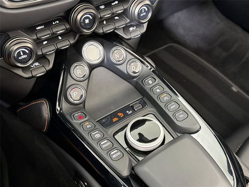 Used 2022 Aston Martin V8 Vantage Roadster image 19