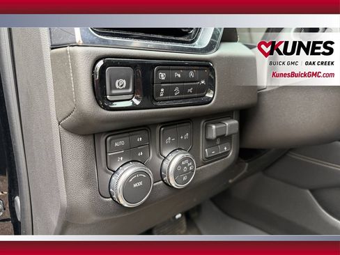 Used 2025 GMC Yukon XL Elevation w/ Elevation Premium Package AWD/4WD image 19