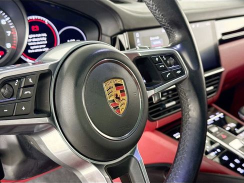 Used 2020 Porsche Cayenne image 19