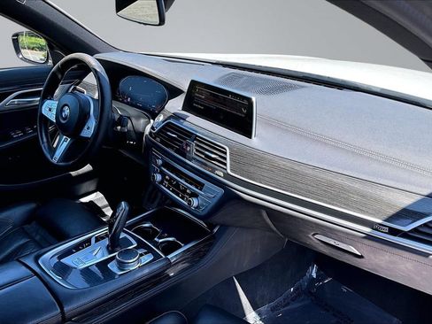 Used 2021 BMW 750i xDrive w/ M Sport Package AWD/4WD image 12