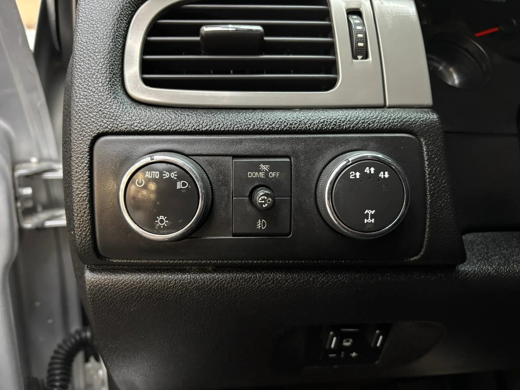 Used 2014 Chevrolet Silverado 3500 LTZ w/ LTZ Plus Package AWD/4WD image 20