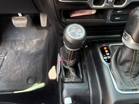 Used 2020 Jeep Wrangler Unlimited Sahara AWD/4WD image 27