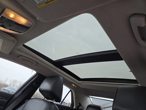Used 2015 Chrysler 300 C AWD/4WD image 3