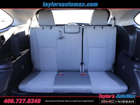 Used 2022 Toyota Highlander LE image 9
