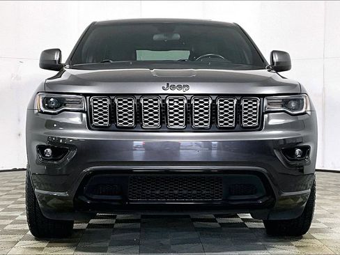 Used 2021 Jeep Grand Cherokee Laredo X image 3