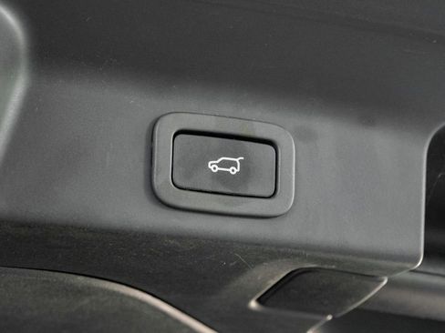 Used 2017 Jaguar F-PACE S image 67