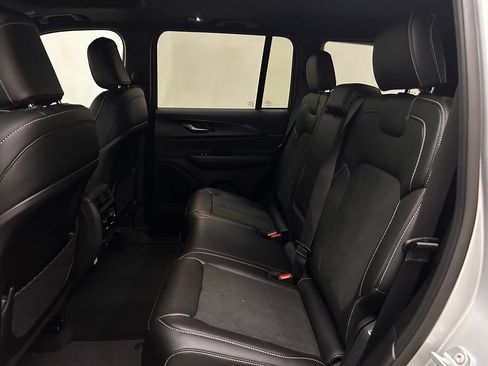 New 2025 Jeep Grand Cherokee Altitude AWD/4WD image 14