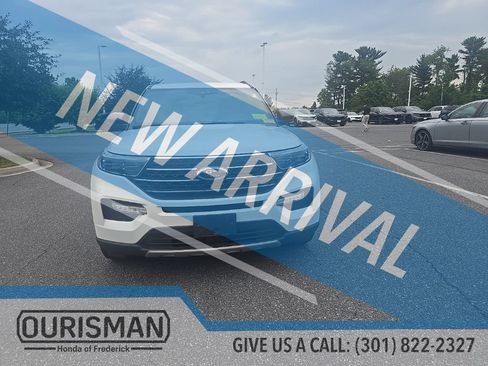 Used 2020 Ford Explorer XLT w/ Equipment Group 202A AWD/4WD image 3