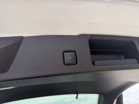 Used 2025 Ford Escape SE image 15