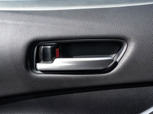 Used 2022 Toyota Corolla SE image 19