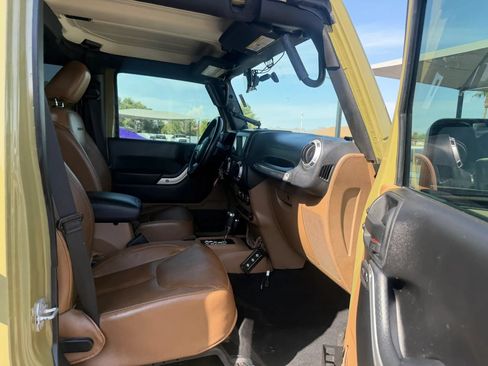 Used 2013 Jeep Wrangler Unlimited Rubicon w/ Dual Top Group AWD/4WD image 28