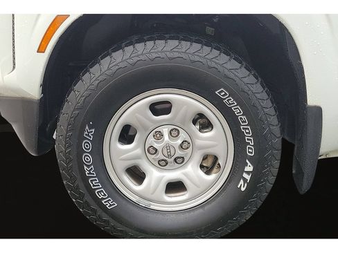Used 2022 Nissan Frontier S w/ Technology Package AWD/4WD image 9