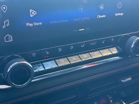 Used 2023 Chevrolet Colorado Z71 w/ Z71 Convenience Package 2 image 21