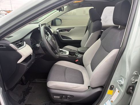 Used 2019 Toyota RAV4 XLE image 18