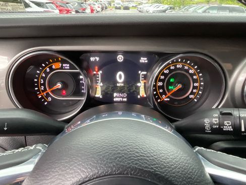 Used 2022 Jeep Wrangler Unlimited Sahara w/ LED Lighting Group AWD/4WD image 16