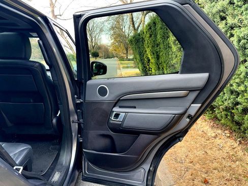 Used 2017 Land Rover Discovery HSE image 15