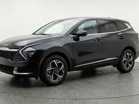 Used 2025 Kia Sportage LX image 3