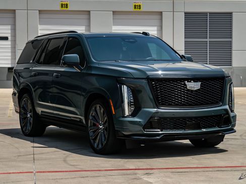 Used 2025 Cadillac Escalade V AWD/4WD image 23