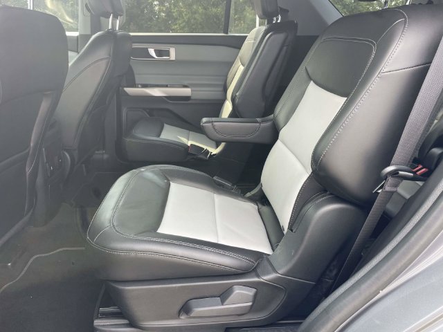 Used 2022 Ford Explorer XLT w/ Equipment Group 202A RWD image 11