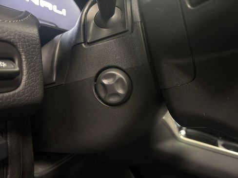 Used 2023 GMC Yukon Denali w/ Advanced Technology Package image 18