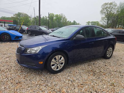 Used 2013 Chevrolet Cruze LS FWD image 4