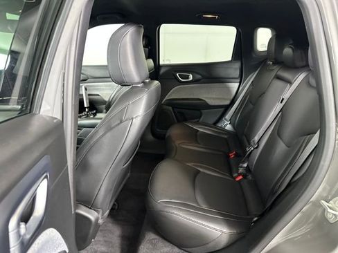 Used 2023 Jeep Compass Latitude AWD/4WD image 25