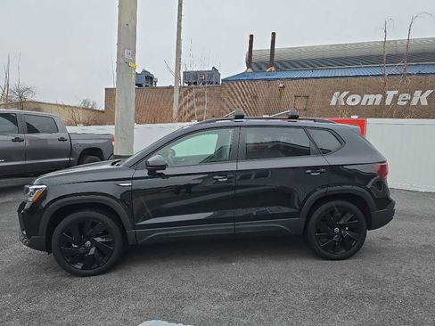 Used 2024 Volkswagen Taos SE image 9