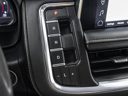Used 2023 GMC Yukon XL SLT AWD/4WD image 29