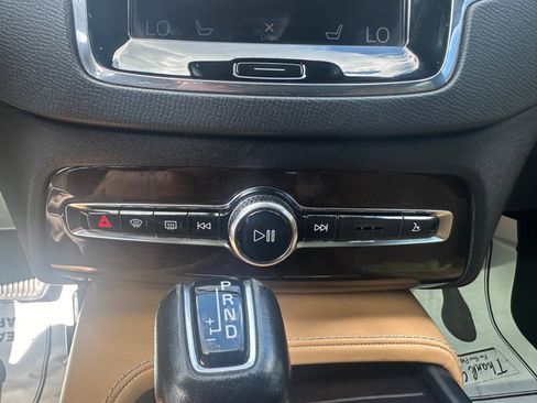 Used 2017 Volvo XC90 T6 Momentum w/ Vision Package image 28