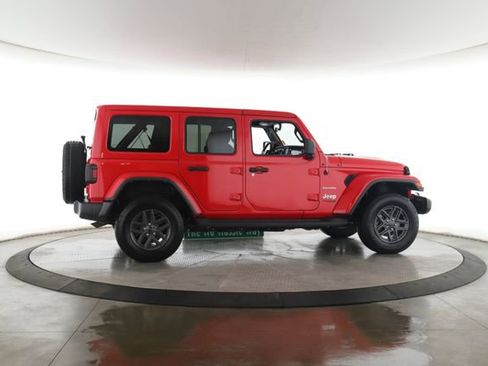 Used 2022 Jeep Wrangler Unlimited Sahara w/ Cold Weather Group AWD/4WD image 6