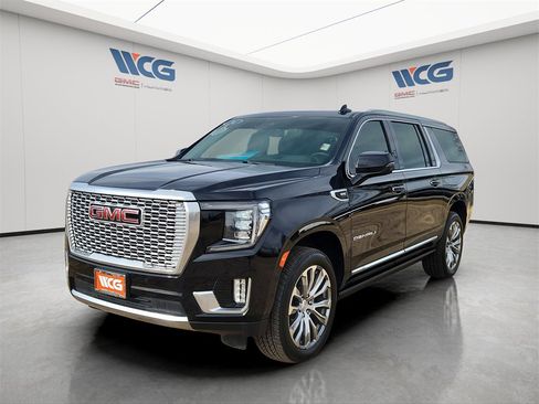Used 2024 GMC Yukon XL Denali w/ Denali Reserve Package image 5