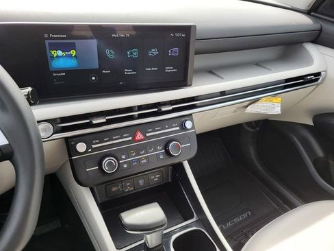 Certified 2025 Hyundai Tucson SE image 20