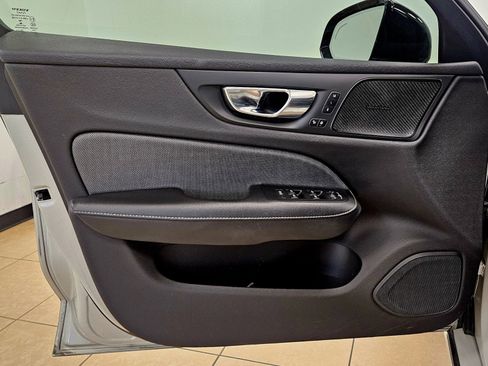 Used 2021 Volvo S60 T5 R-Design image 12