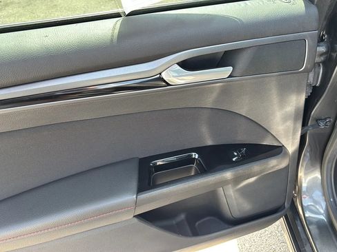 Used 2015 Ford Fusion SE w/ Equipment Group 201A FWD image 25