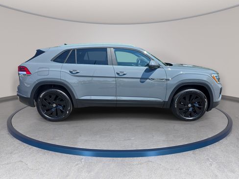 Used 2024 Volkswagen Atlas Cross Sport SE FWD image 4