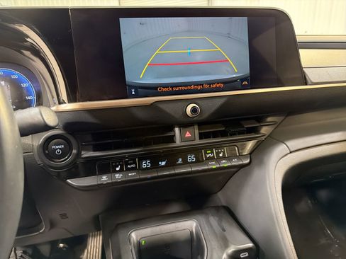 Used 2023 Toyota Crown XLE image 18