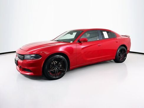 Used 2015 Dodge Charger SE w/ Popular Equipment Group image 3
