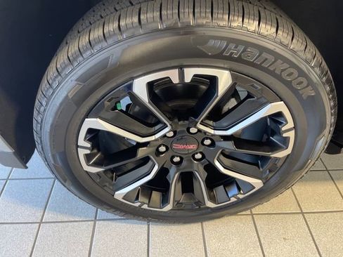 Used 2023 GMC Yukon Denali AWD/4WD image 5