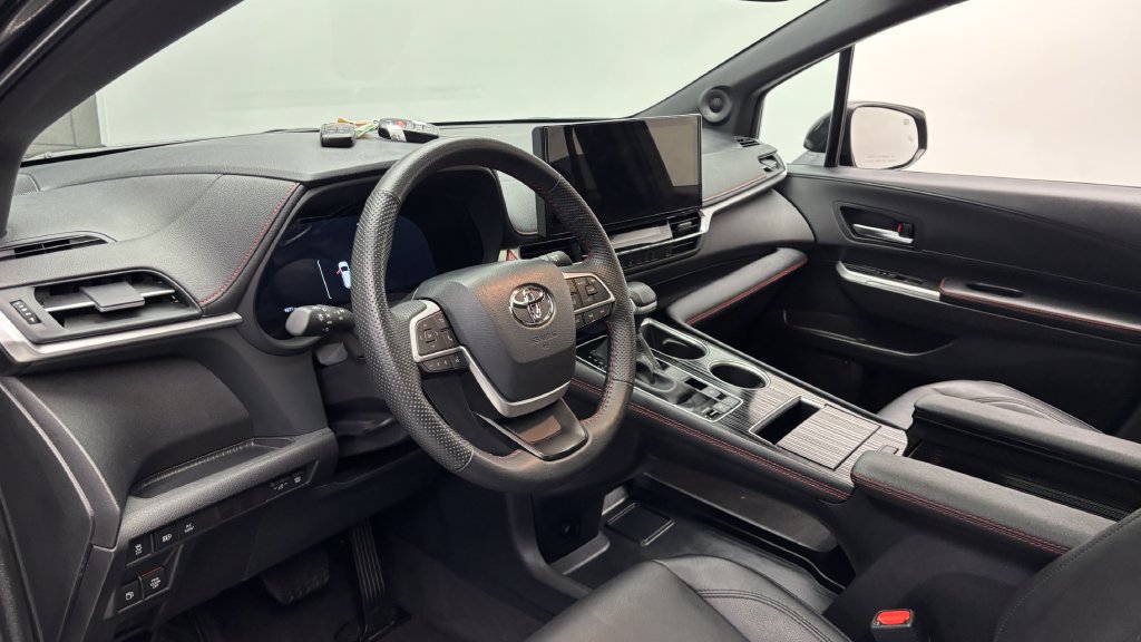 Certified 2026 Toyota Sienna XSE AWD/4WD image 15