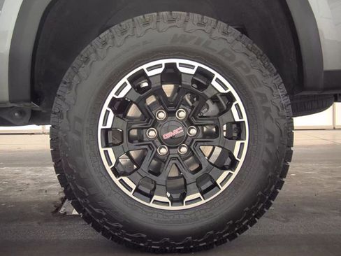 Used 2026 GMC Canyon AT4 w/ Technology Plus Package AWD/4WD image 13