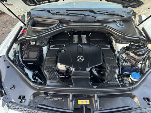 Used 2015 Mercedes-Benz GL 450 4MATIC w/ Appearance Package image 38