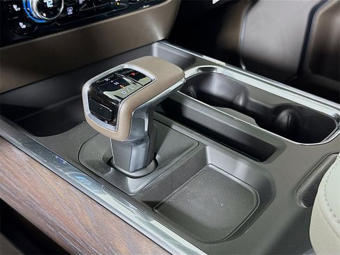 New 2026 GMC Sierra 1500 SLT image 11