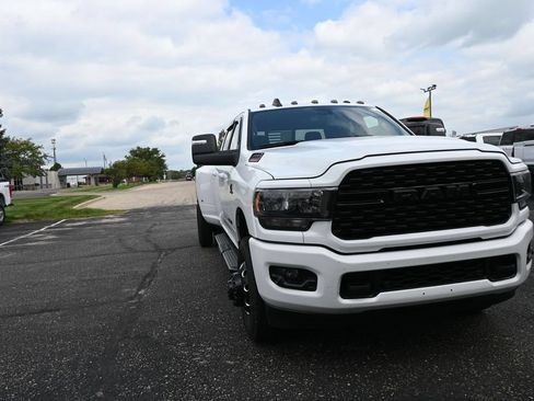 Used 2024 RAM 3500 Big Horn w/ Night Edition AWD/4WD image 19