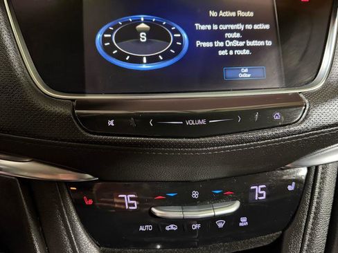 Used 2018 Cadillac XT5 Luxury w/ Driver Awareness Package image 17