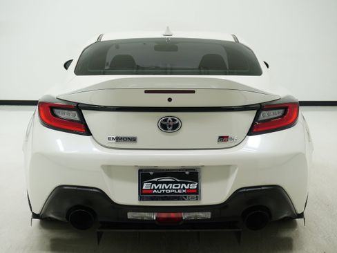 Used 2023 Toyota GR86 Premium RWD image 5