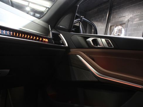 Used 2025 BMW X5 xDrive40i w/ M Sport Package image 74