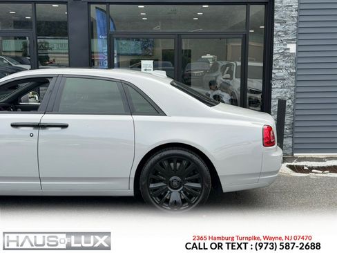 Used 2018 Rolls-Royce Ghost RWD image 18