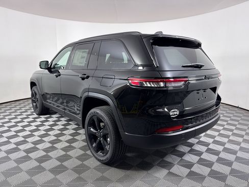 New 2025 Jeep Grand Cherokee Altitude image 14